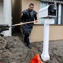 Personas afectadas por las fuertes tormentas en California, Estados Unidos. Foto: AFP.