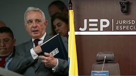 Expresidente Álvaro Uribe y la JEP, imagen de referencia.