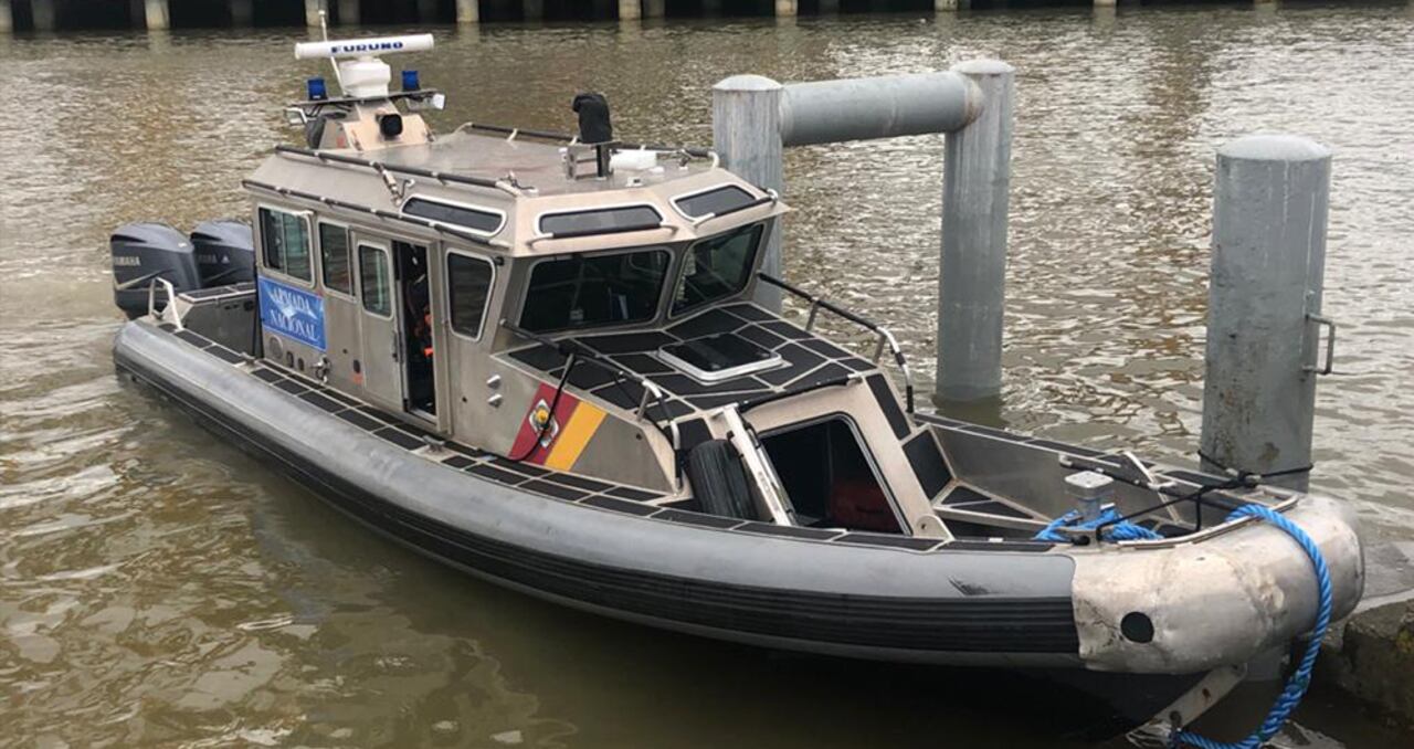 El bote guardacostas URR tipo "Apóstol" es el utilizado por la fuerza naval del pacífico de la Armada Nacional. Cuenta con 3 motores diesel, cada uno con 350 caballos de fuerza, lo que le permite a estas embarcaciones alcanzar velocidades de 3 a 40 nudos (70-80 kilómetros por hora).