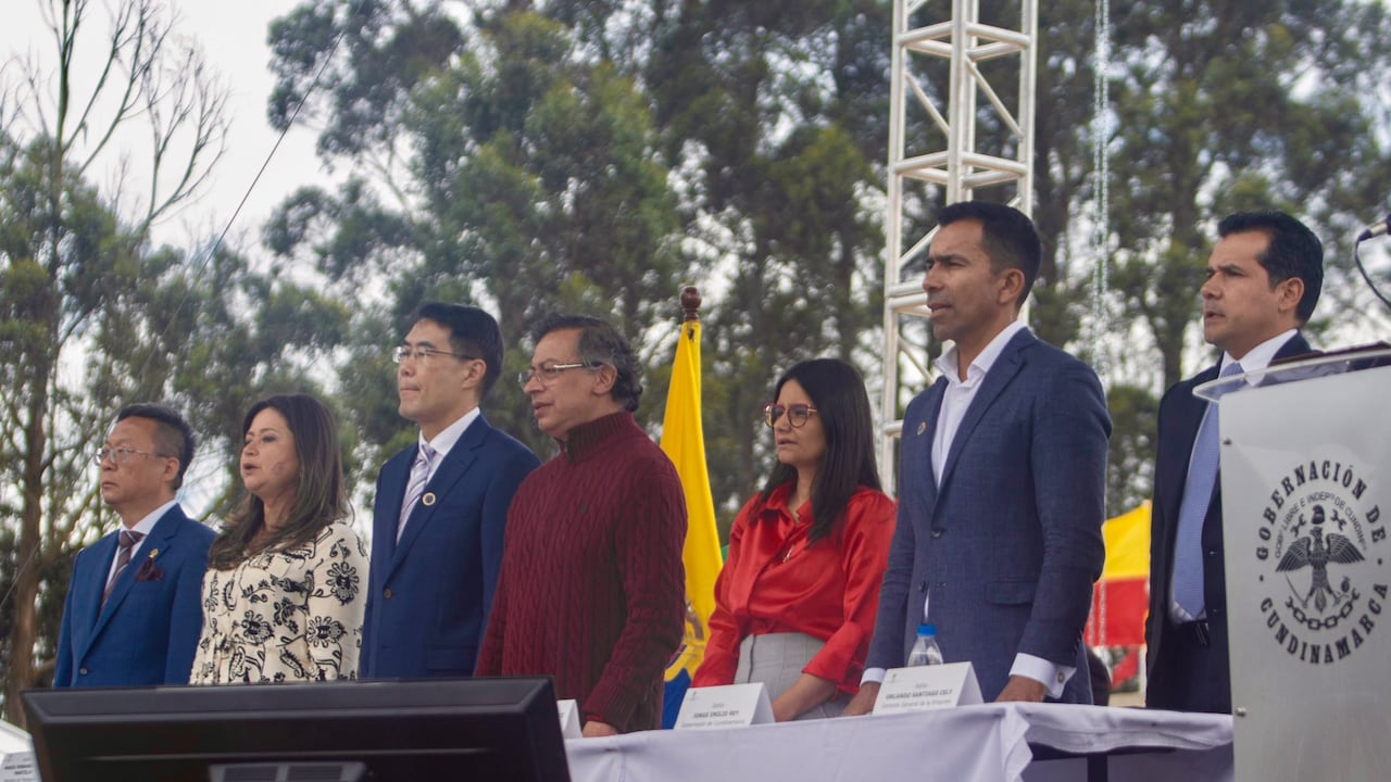 Gobernador de Cundinamarca Inicio de las obras de RegioTram de Occidente.