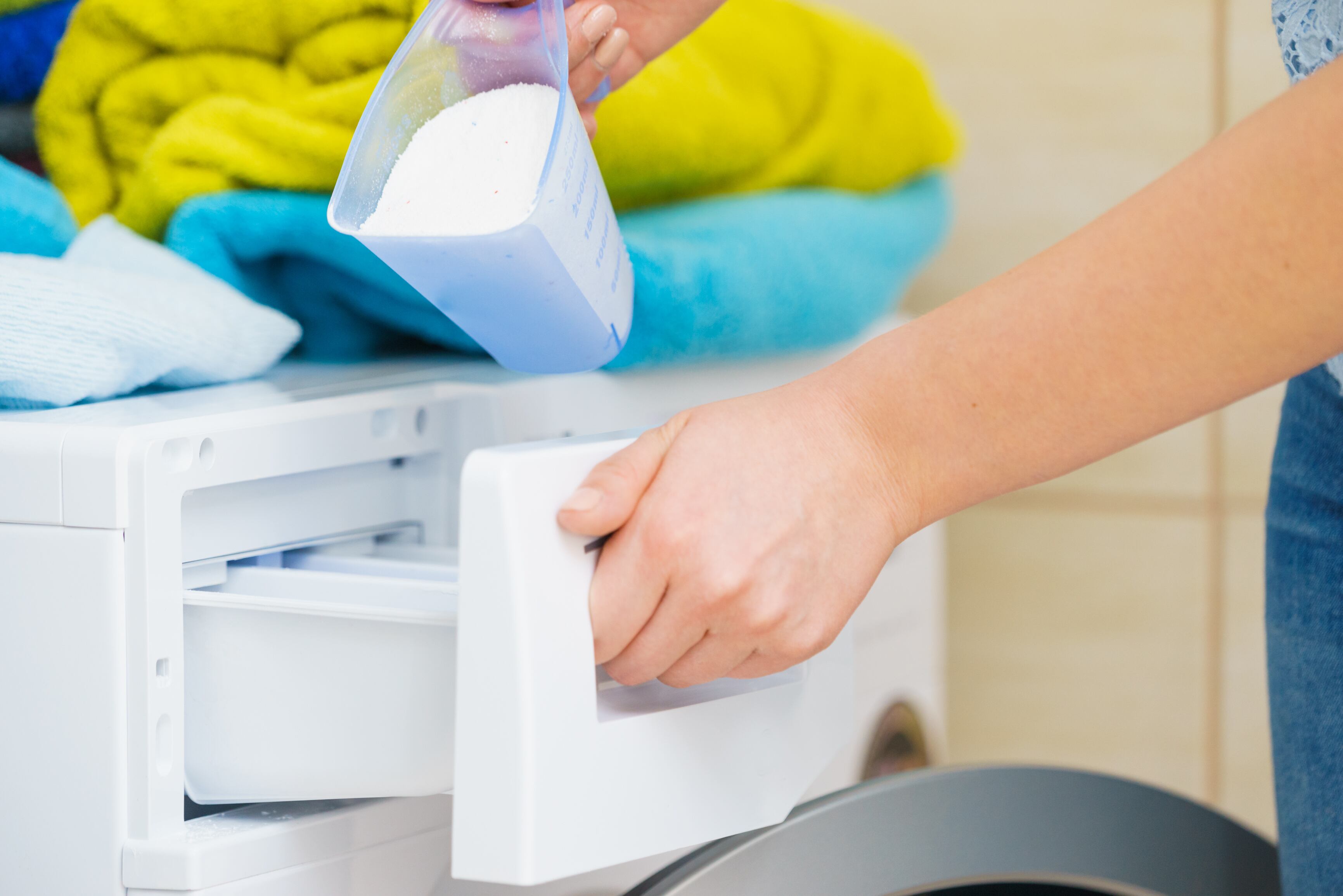 El jabón es efectivo para eliminar las manchas de la ropa.