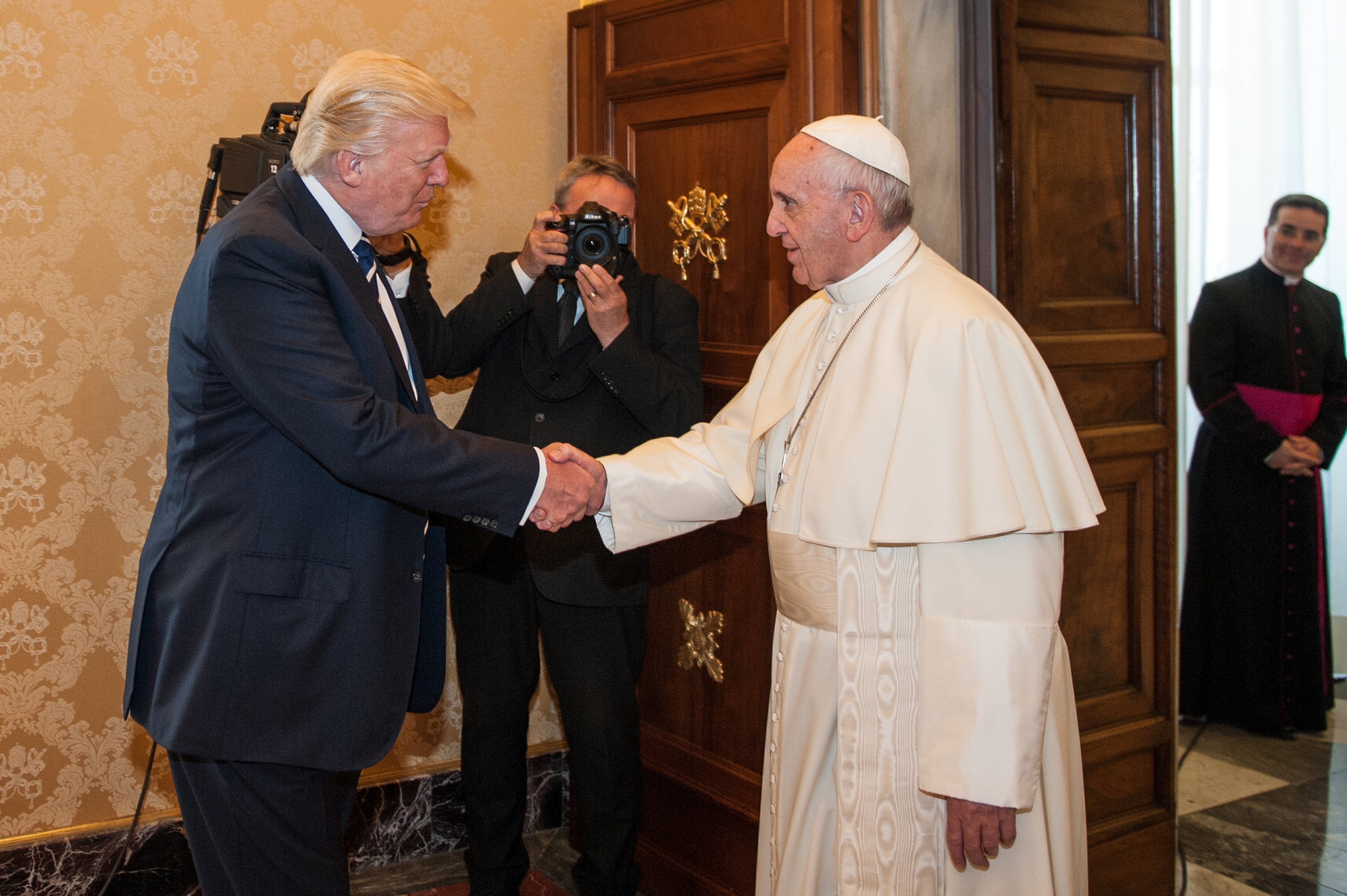 Donald Trump junto al papa Francisco en 2017.