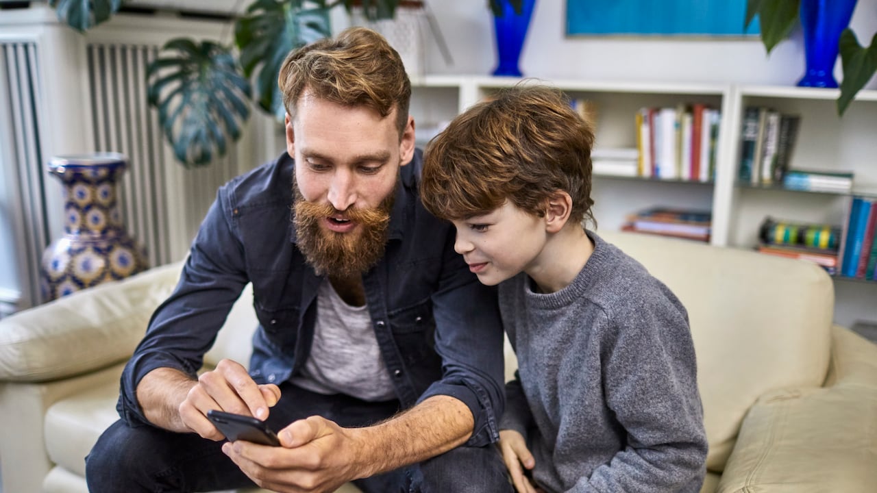 Los niños son vulnerables a peligros en línea.