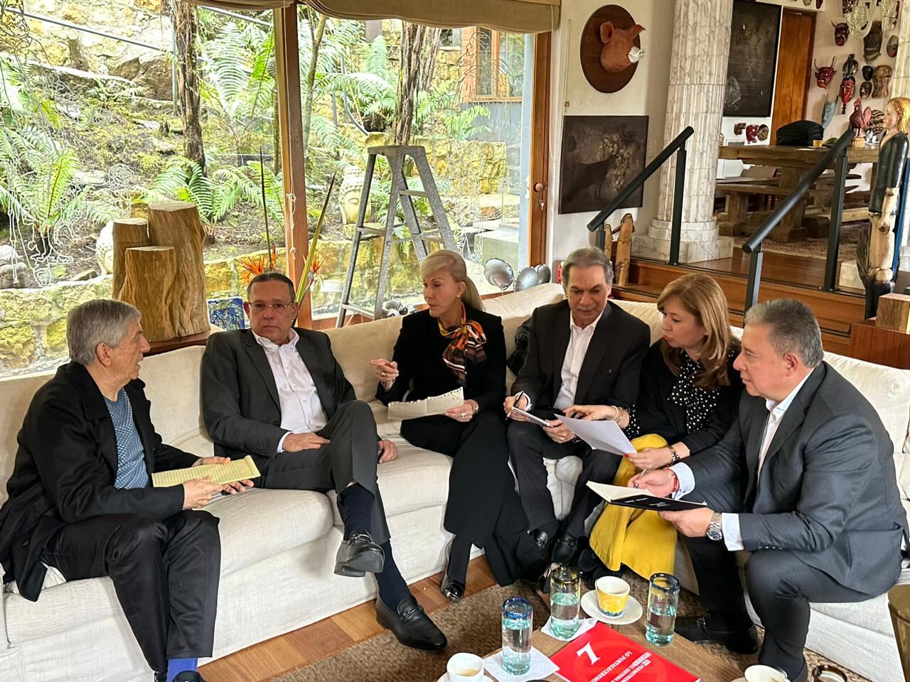 El expresidente César Gaviria recibió en su casa a integrantes del Partido Conservador y de la U