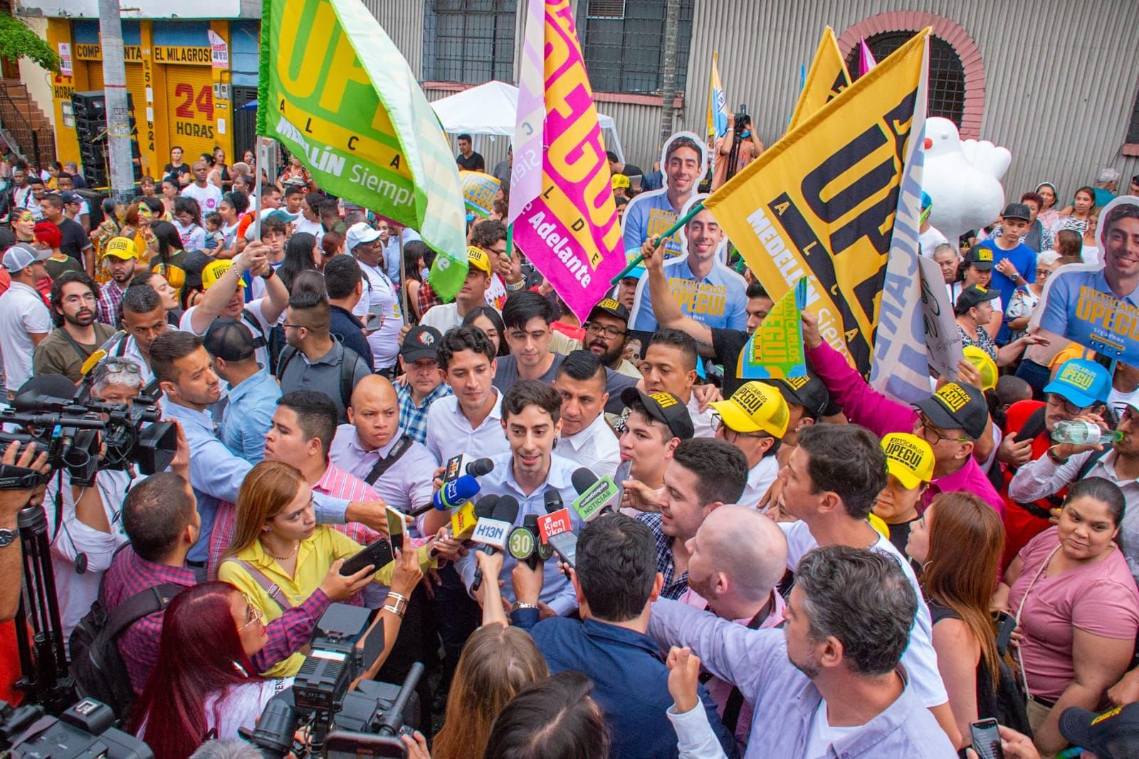 Juan Carlos Upegui lanzó su candidatura en el mismo lugar donde lo hizo Federico Gutiérrez.