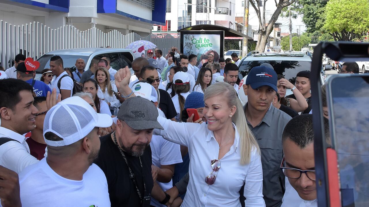 En compañía de sus seguidores y familiares la Candidata Dilian Francisca Toro inscribió su Candidatura a la Gobernación del Valle del Cauca.