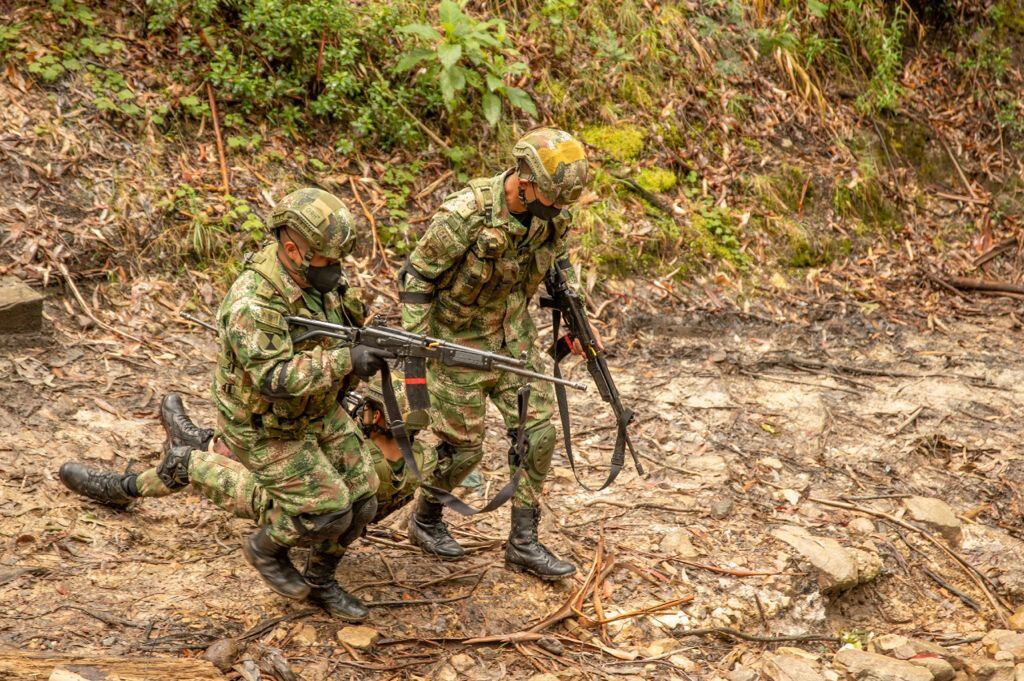 Así entrena un enfermero de guerra en Colombia