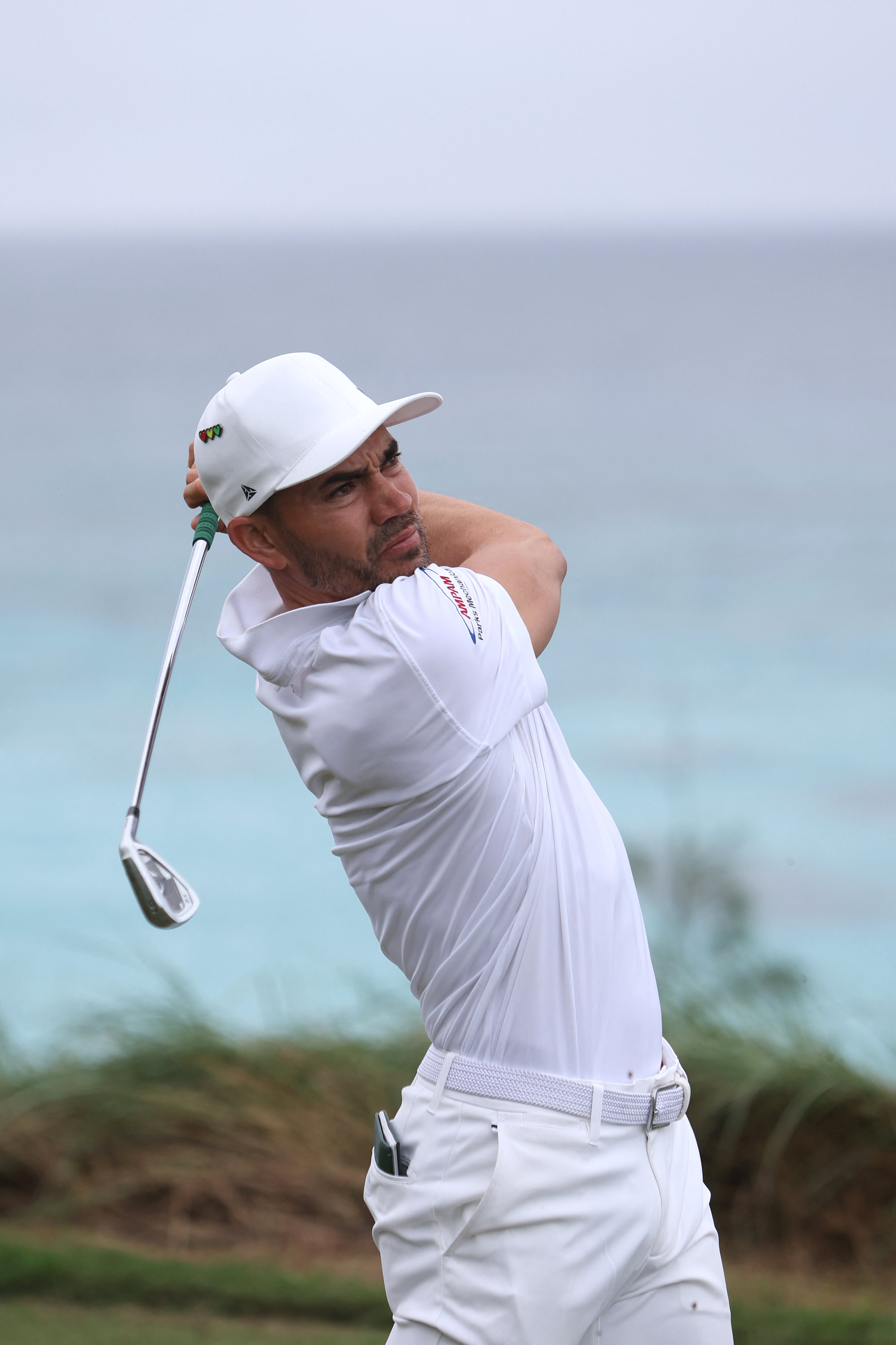 SOUTHAMPTON, BERMUDA - NOVEMBER 12: Camilo Villegas of Colombia plays his shot from the 16th tee during the final round of the Butterfield Bermuda Championship at Port Royal Golf Course on November 12, 2023 in Southampton, Bermuda.   Marianna Massey/Getty Images/AFP (Photo by Marianna Massey / GETTY IMAGES NORTH AMERICA / Getty Images via AFP)