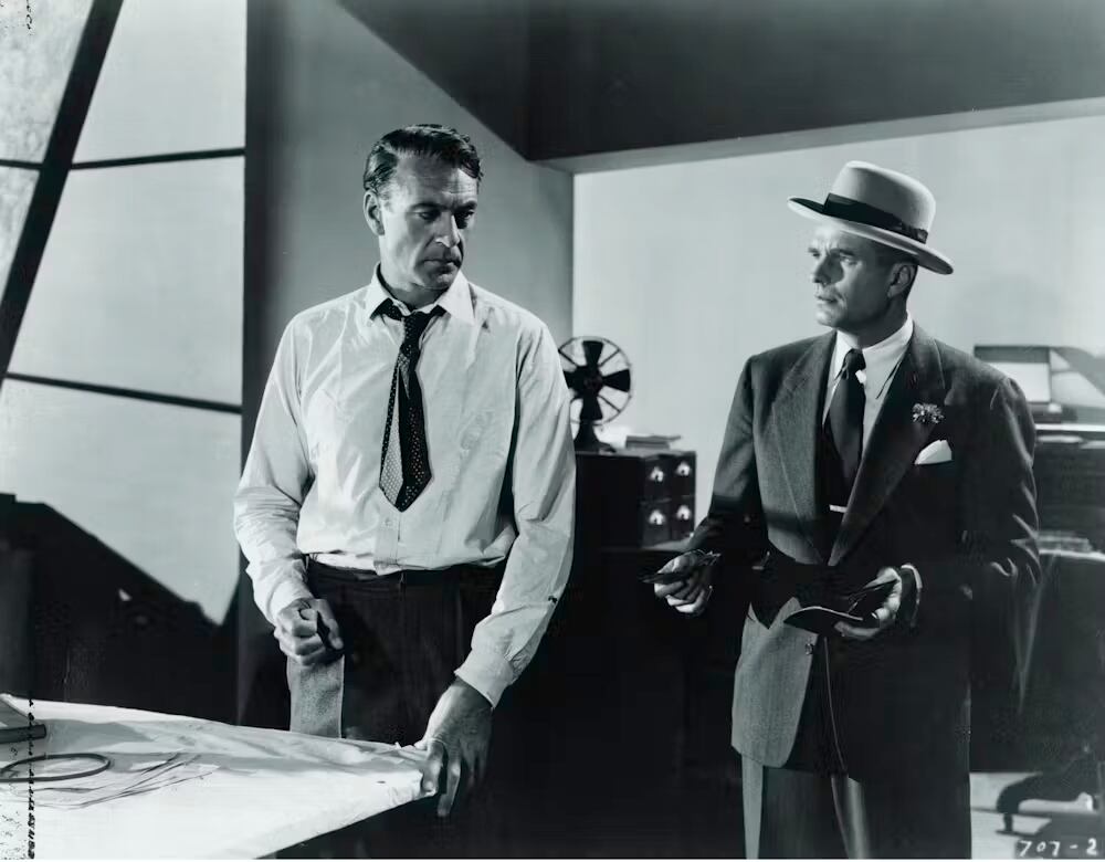 Gary Cooper y Kent Smith en El manantial. IMDB