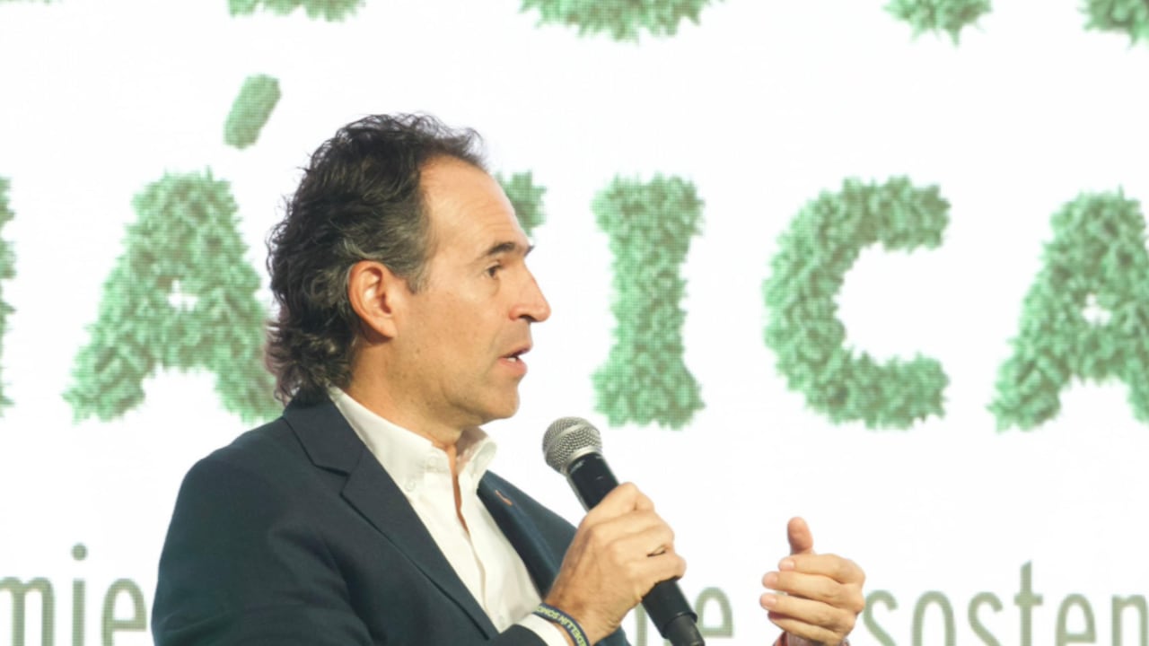 El alcalde de Medellín, Federico Gutiérrez, cuestionó al presidente Gustavo Petro por llamar a consulta popular vía decreto.