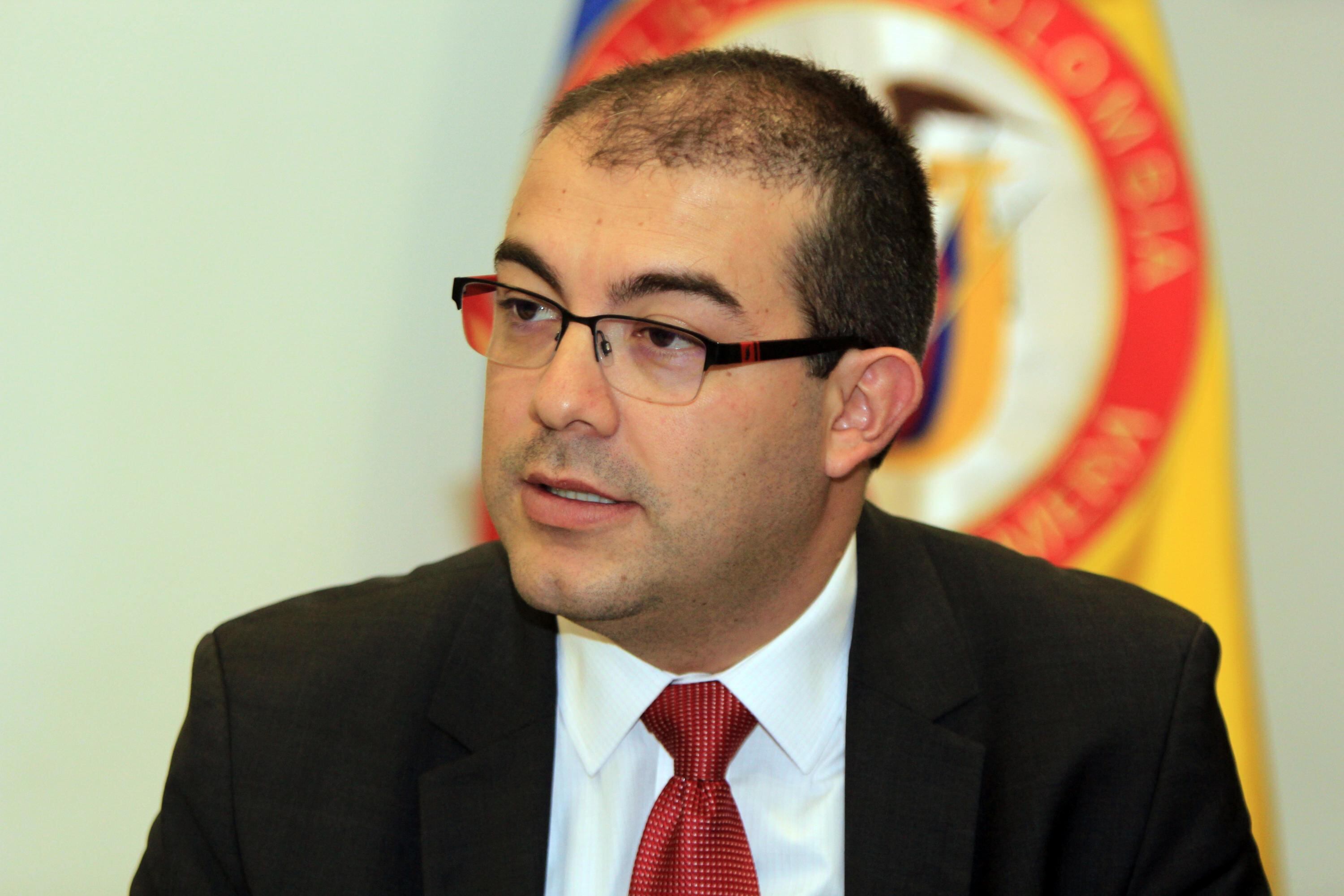 El senador Carlos Abraham Jiménez. 