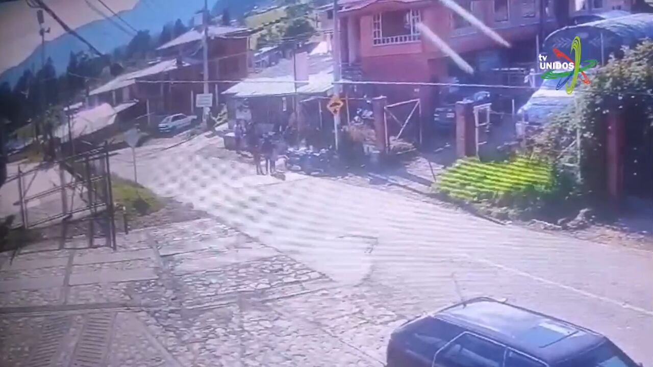 La mujer fue atacada cuando se encontraba con sus dos hijos.