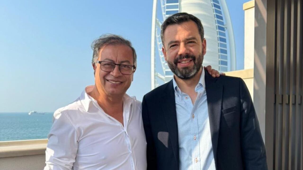 El presidente de Colombia, Gustavo Petro, y el alcalde electo de Bogotá, Carlos Fernando Galán, en Dubái.