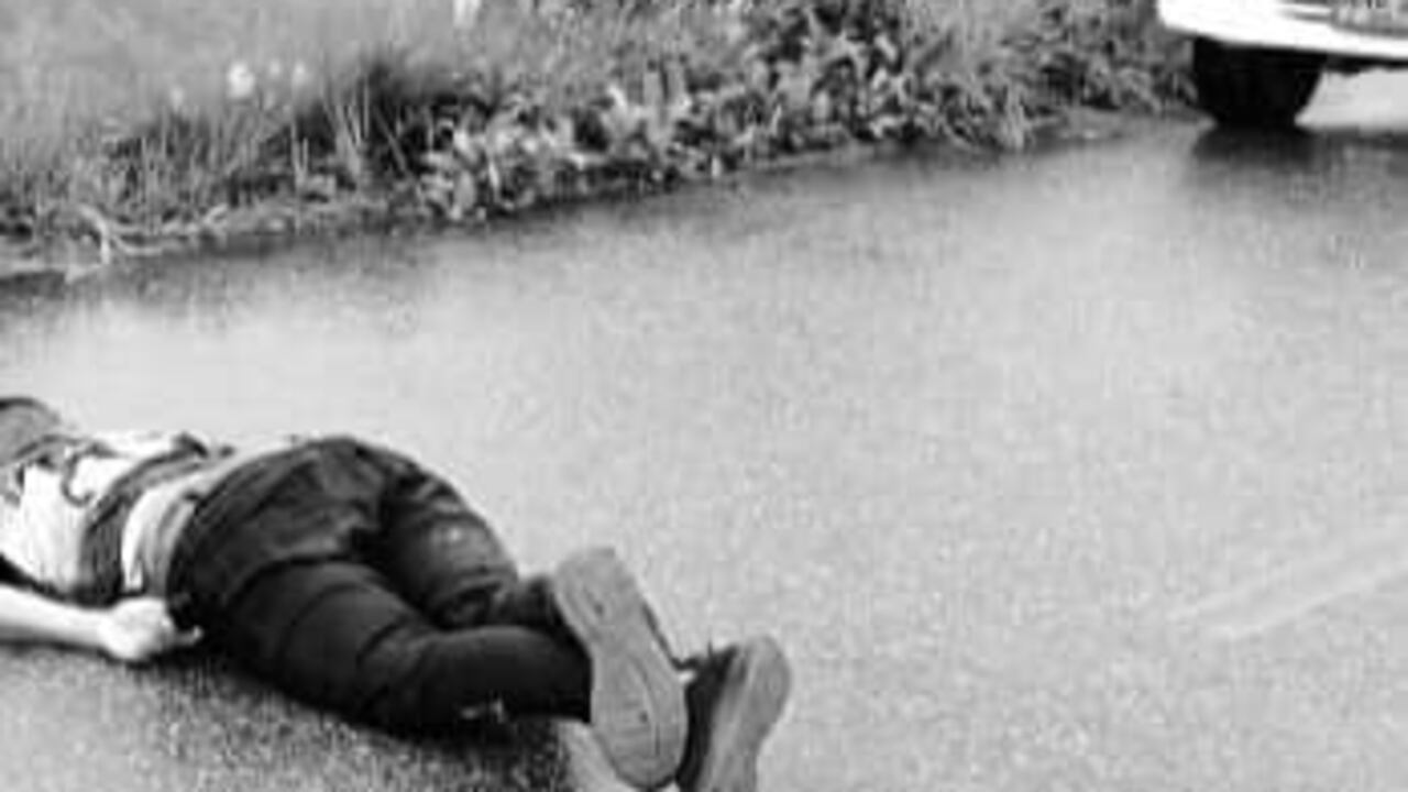 Al lugar llegó el personal de bomberos del municipio de Valdivia, quienes trasladaron los cuerpos de los dos jóvenes al casco urbano.