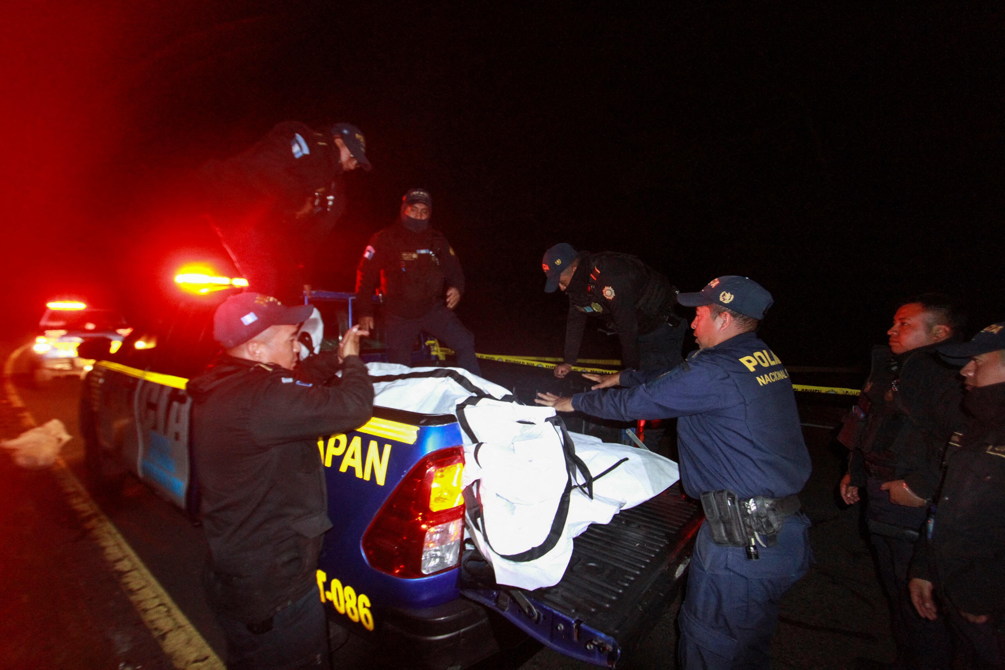 El accidente ocurrió en el kilómetro 174 de la Ruta Interamericana, en un sector conocido como la cumbre de Alaska, debido a su accidentada geografía.