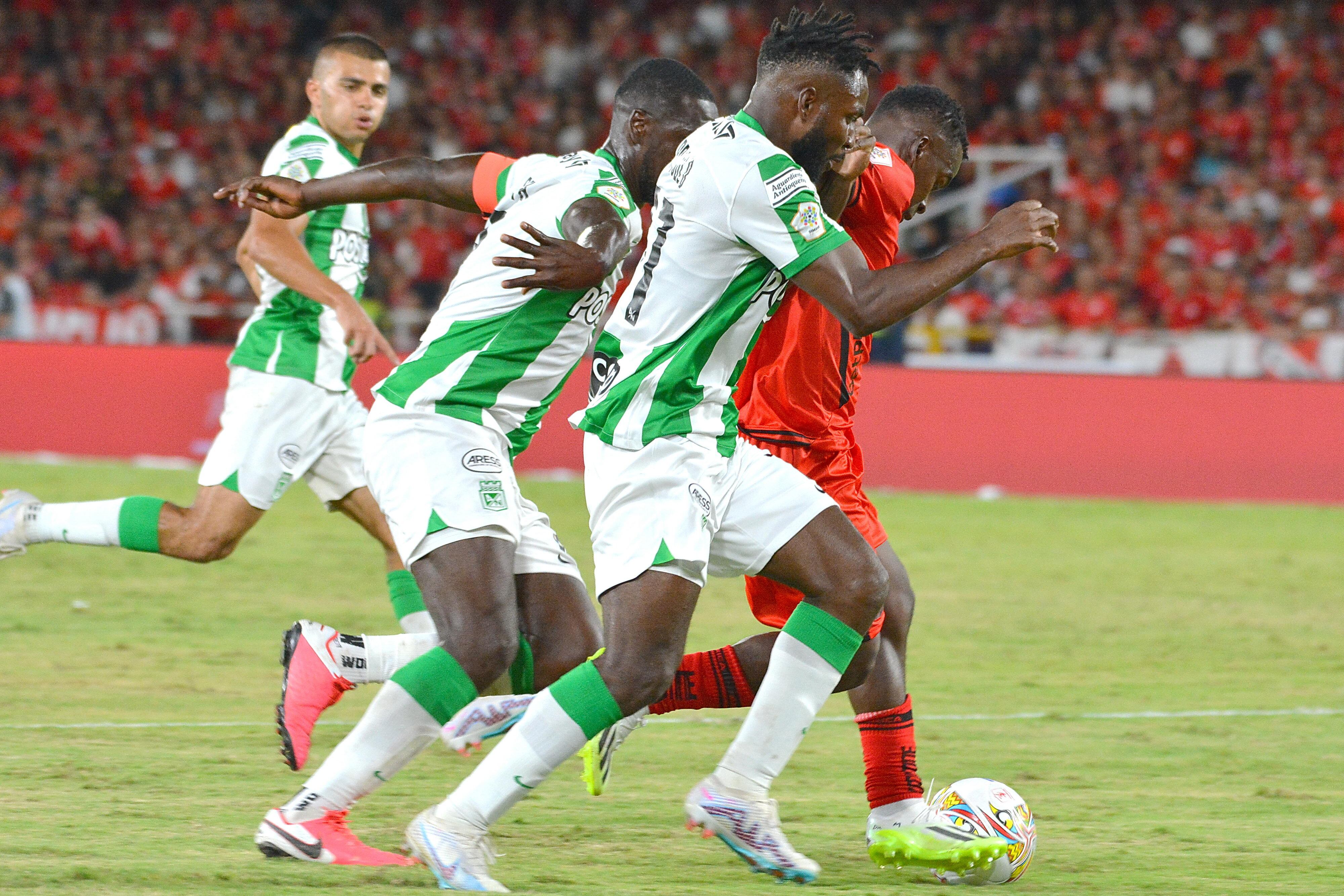 América de Cali perdió el duelo contra el Atletico Nacional 3 goles por 1 en el estadio Pascual Guerrero de Cali