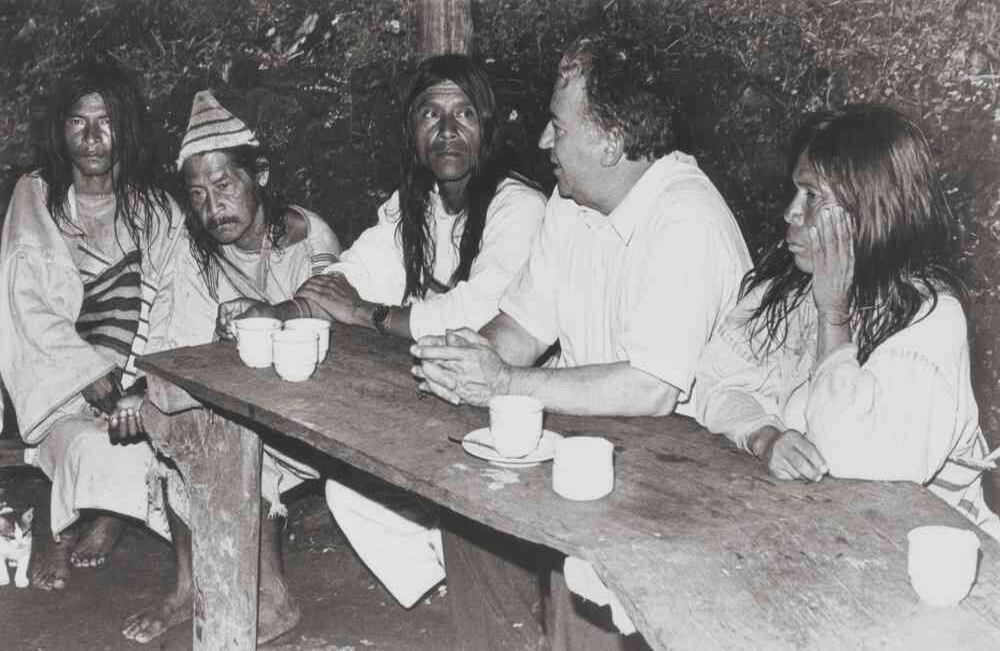 En 1983, Betancur les prometió a los indígenas arhuacos que iban a ser respetadas sus tradiciones y organización. Archivo SEMANA.