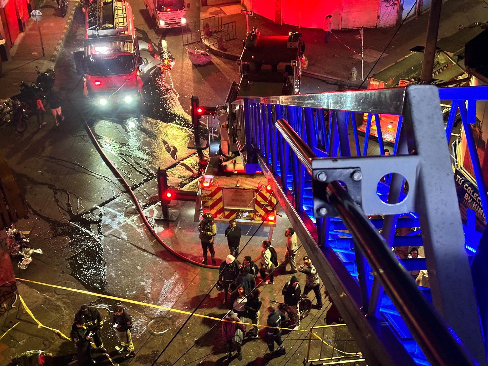 Incendio en locales comerciales de San Victorino en Bogotá.