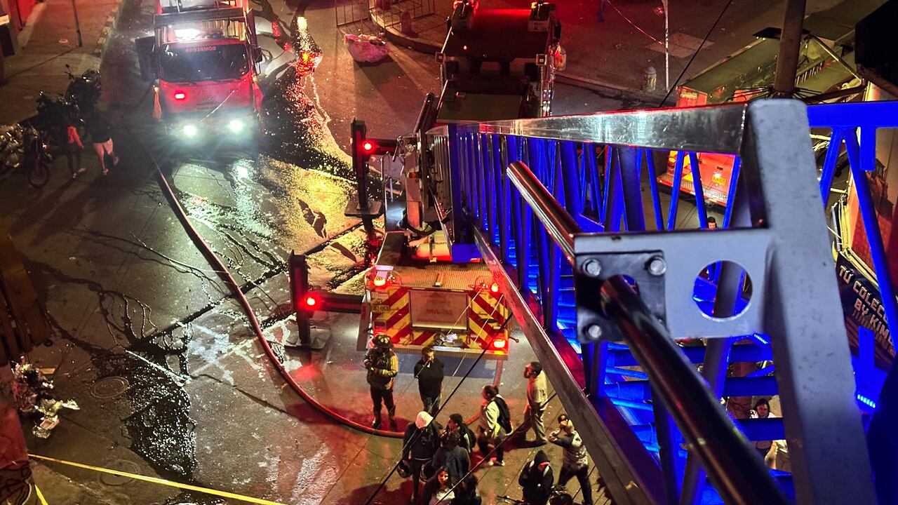 Incendio en locales comerciales de San Victorino en Bogotá.