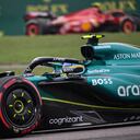 El piloto español de Aston Martin, Fernando Alonso, conduce durante el Gran Premio de China de Fórmula Uno.