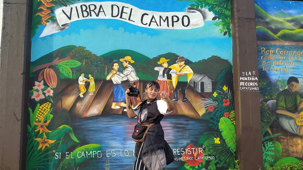 Los integrantes de La Montaña Récords Catatumbo dividen su tiempo en las discográficas con responsabilidades académicas o profesionales en diseño gráfico, comunicación social, derecho e ingeniería de sistemas.