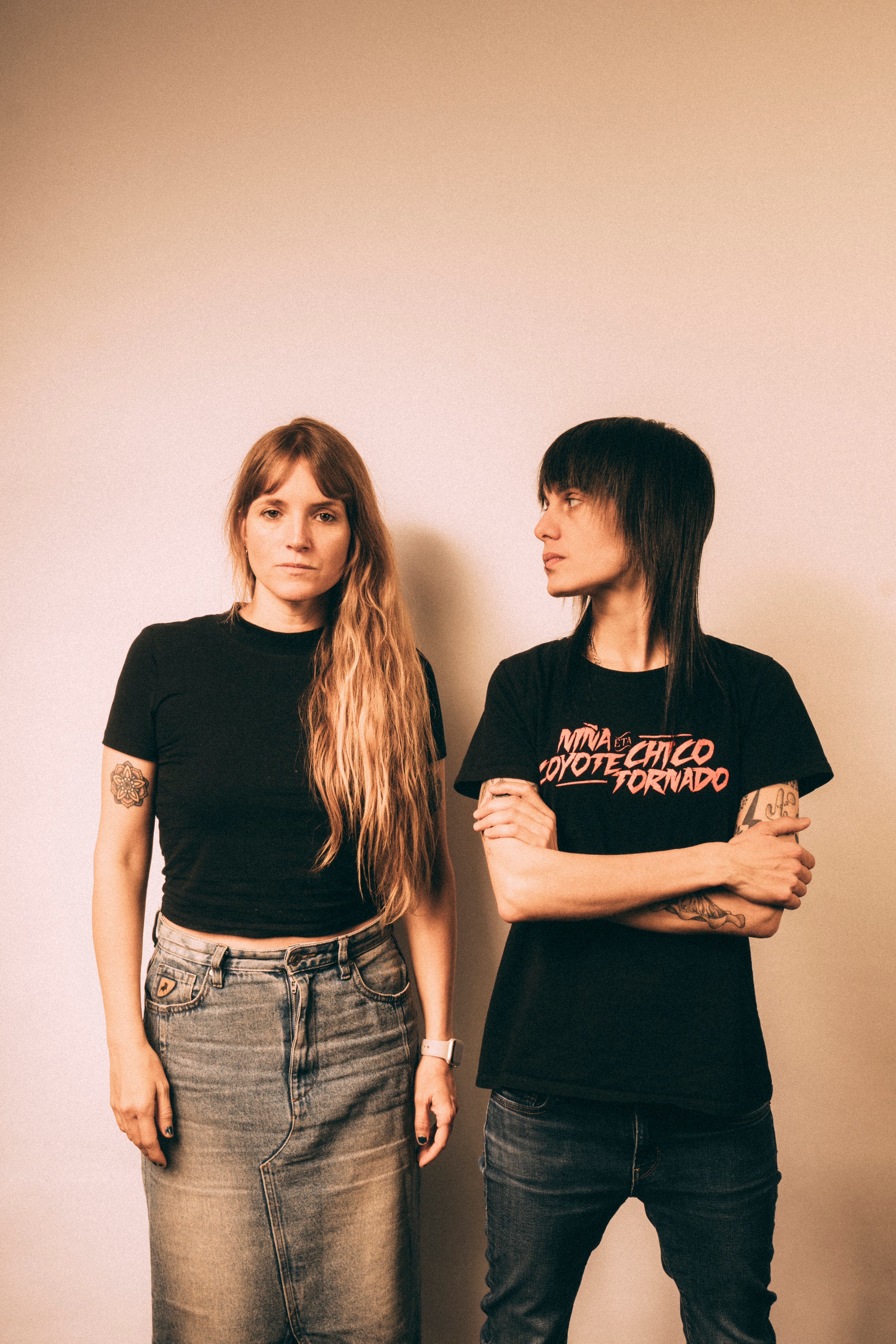 Bala es una banda gallega de stoner rock / grunge formada por la coruñesa Anxela Baltar (guitarra y voz) y la pontevedresa Violeta Mosquera (batería y voz).