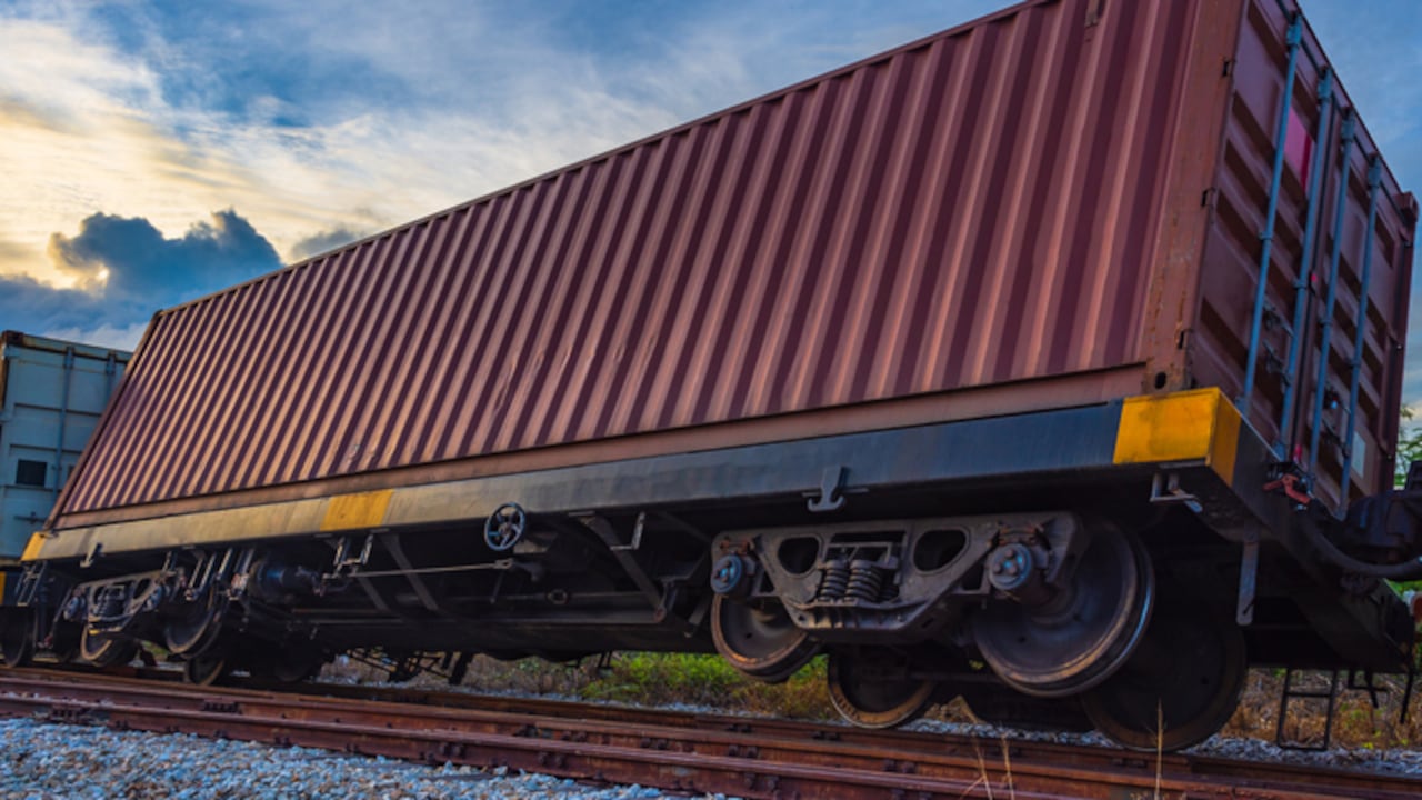 El derrame de diesel se limpió y se informó al Departamento de Protección Ambiental de Florida.