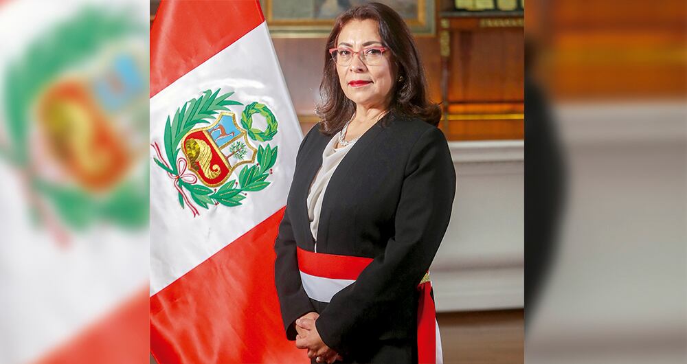  Violeta Bermúdez juró como presidenta del Consejo de Ministros solo un par de días después de la renuncia de Merino.  