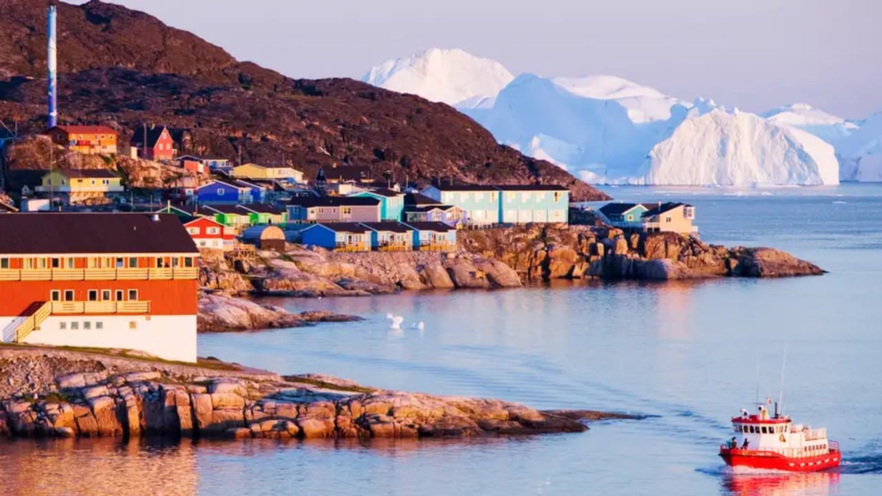 El impresionante fenómeno natural se registró frente a la costa de Ilulissat (foto), al oeste de Groenlandia.