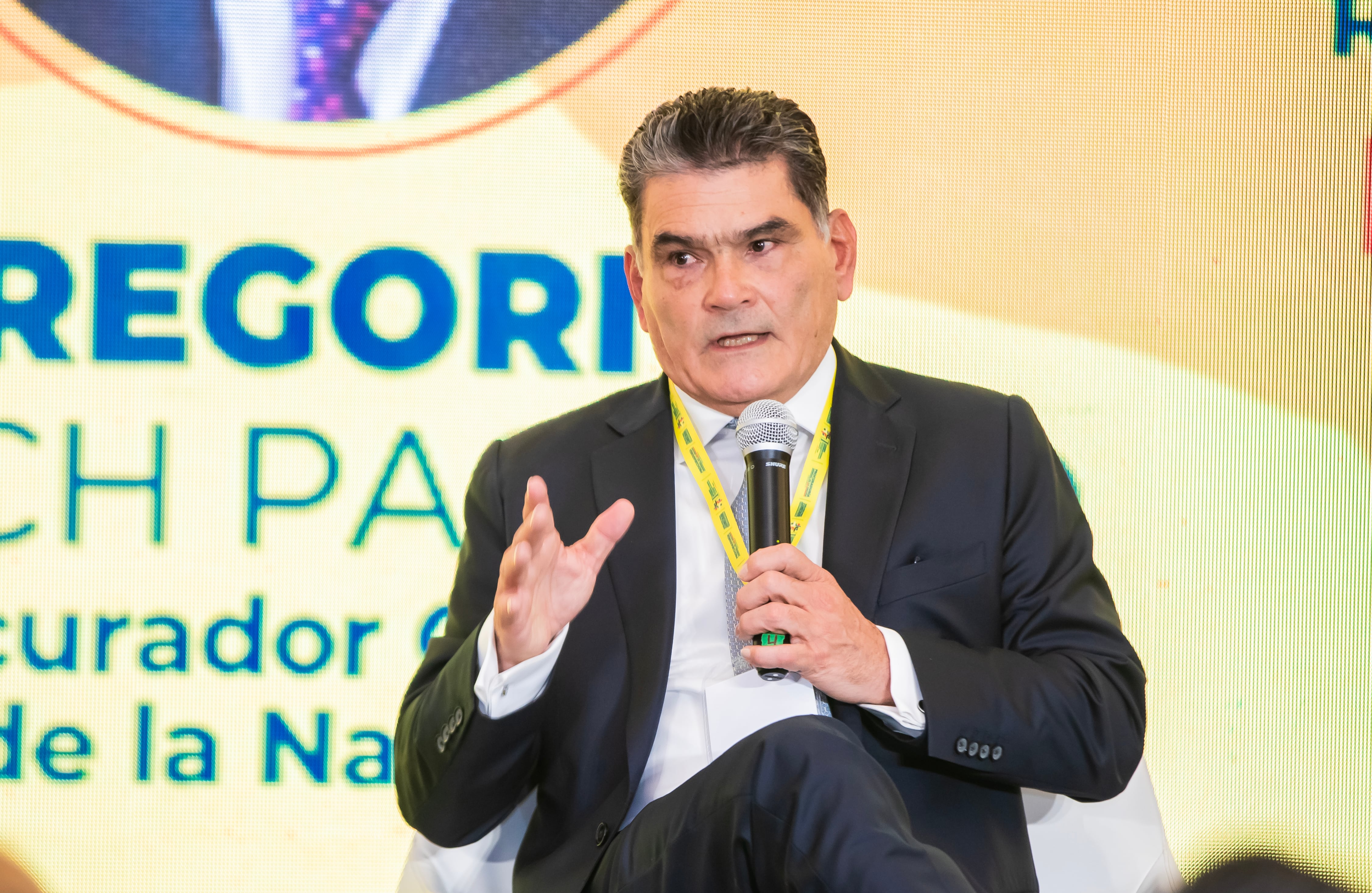 El procurador Gregorio Eljach cuestionó abiertamente los señalamientos sobre presuntos fraudes electorales y sostuvo que desconocer los resultados termina erosionando la institucionalidad. “Aquí hubo elecciones, no ha habido fraude”, afirmó.