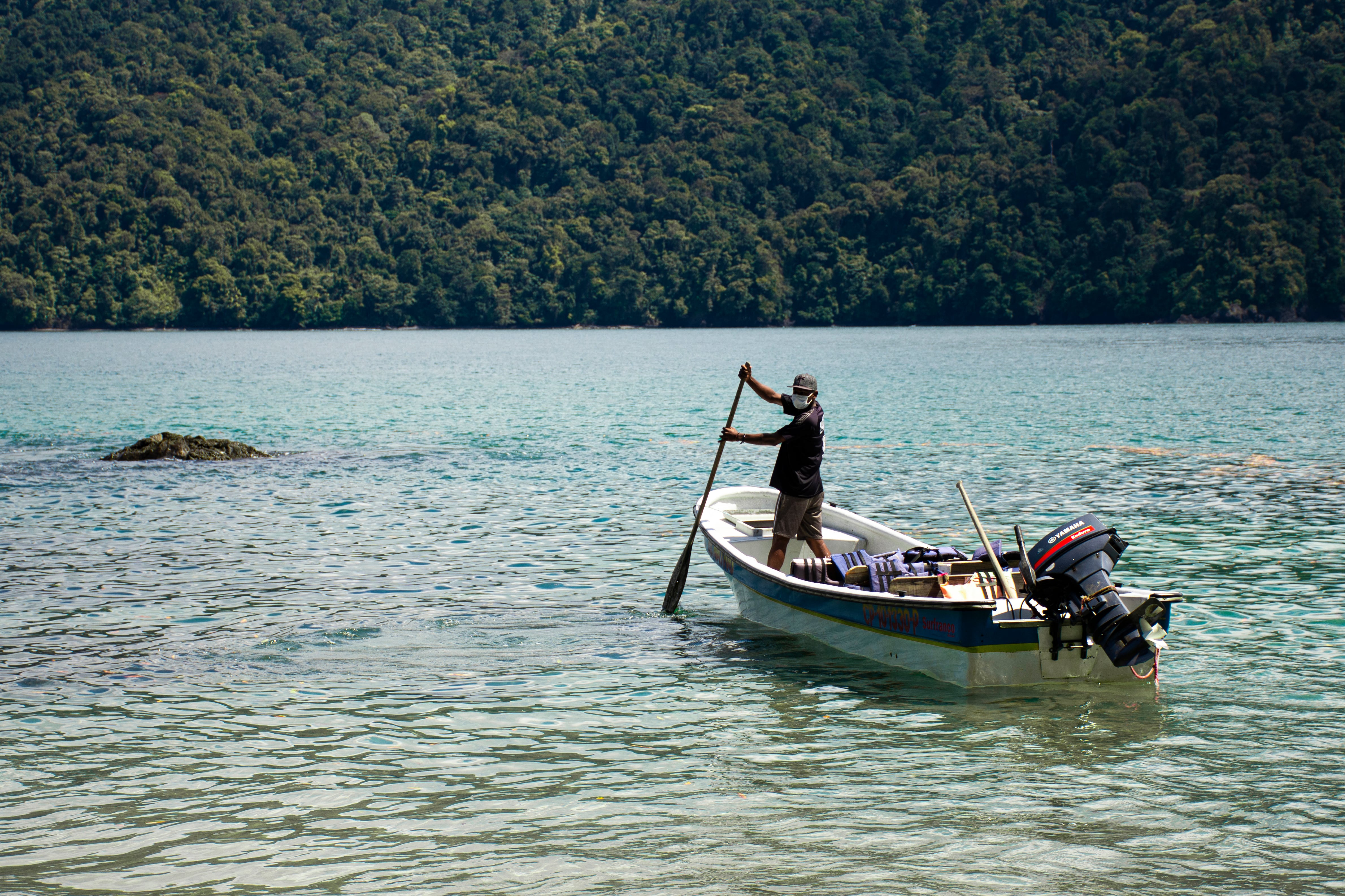 Bahía Solano se caracteriza por sus selvas y playas vírgenes, donde se practica la pesca en cualquier época del año. Las continuas corrientes marítimas traen a la costa una gran  variedad de peces. - Lucas Gómez de Mochileros x Colombia.