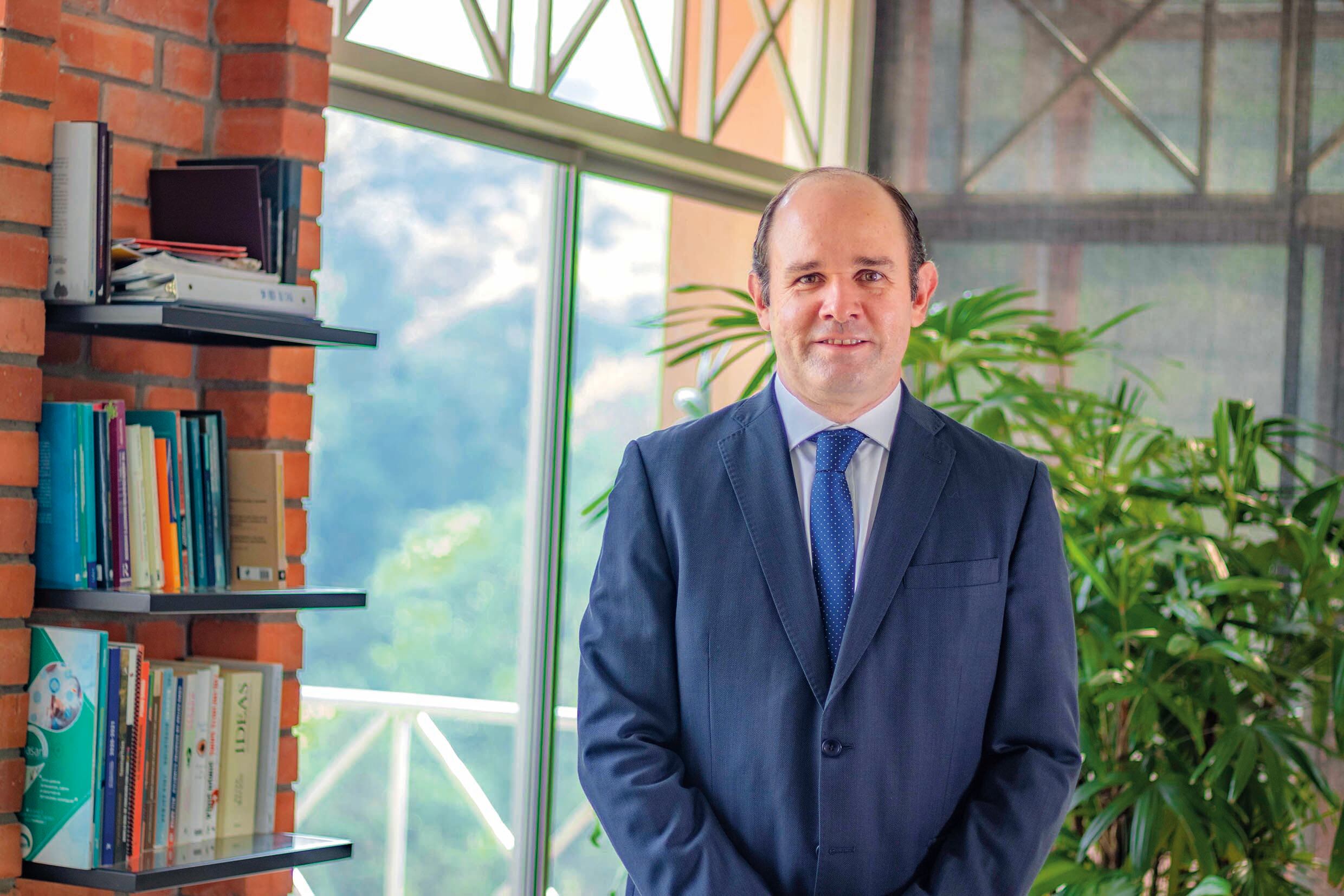 Para el rector, el futuro pasa por construir un macrosistema de financiamiento compartido en el que universidades, bancos y empresas asuman juntos el riesgo, y el Estado fortalezca al Icetex y los fondos de garantías.