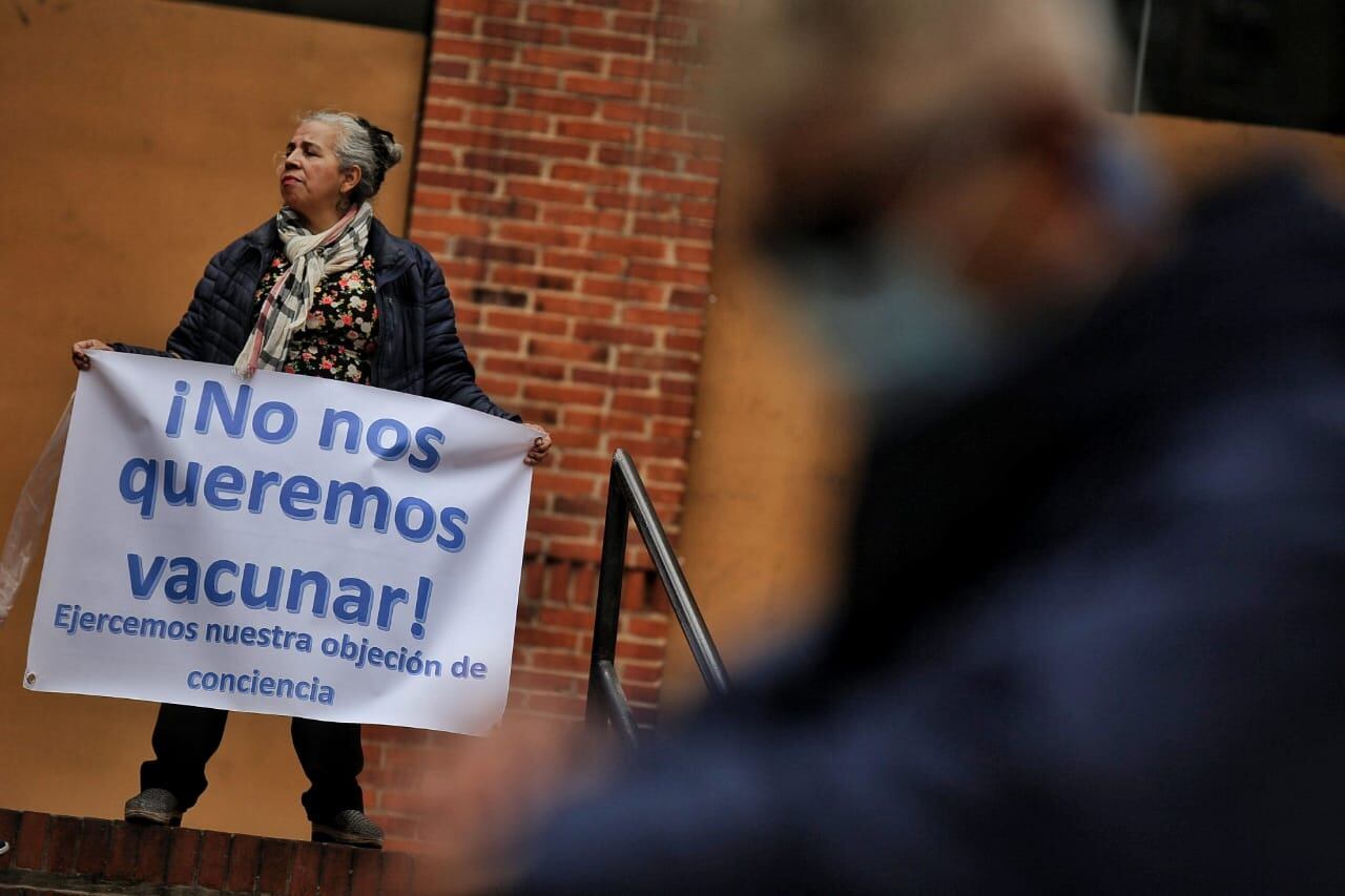 Plantón Antivacunas covid 19 en Ministerio de Salud