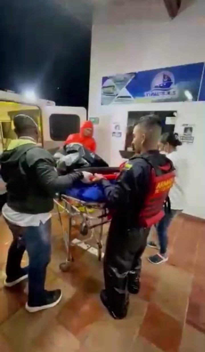 Rescatan a una mujer y a su hija recien nacida en el Golfo de Urabá