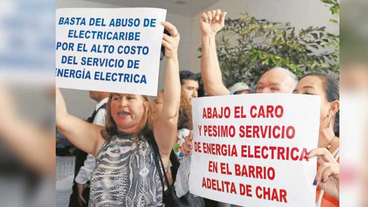 Los habitantes de la región Caribe llevan años protestando por el mal servicio de Electricaribe, que se traduce en cortes permanentes de energía.
