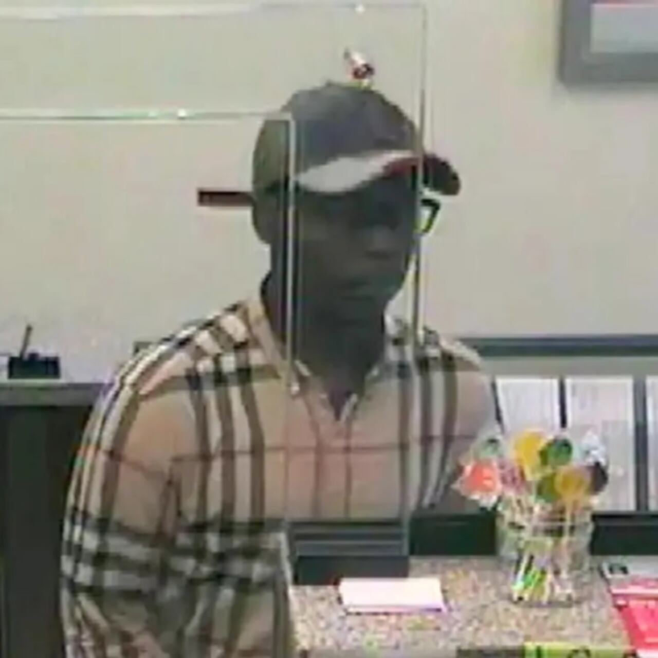 Juez deja en libertad a ladrón de bancos en serie, en Nueva York