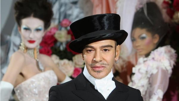 John Galliano renunció a la exposición que el Costume Institute del Museo Metropolitano de Arte de Nueva York, el Met, preparaba para reconocer su trayectoria de cuatro décadas.