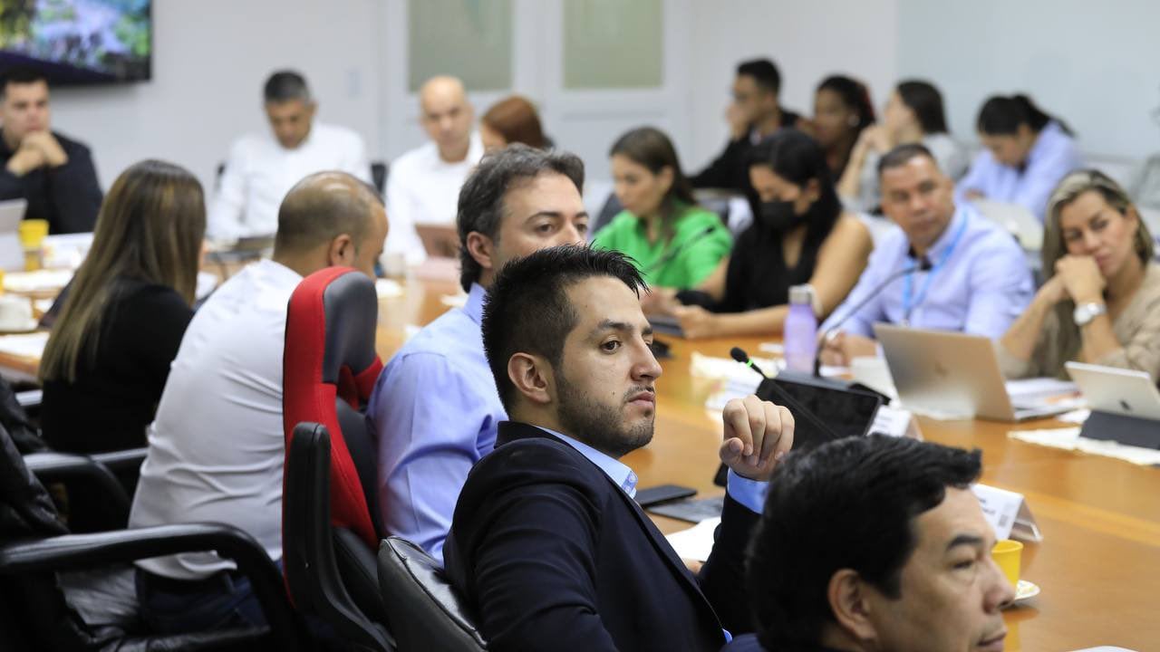 Daniel Quintero, exalcalde de Medellín, junto a Juan David Duque, exsecretario Privado.