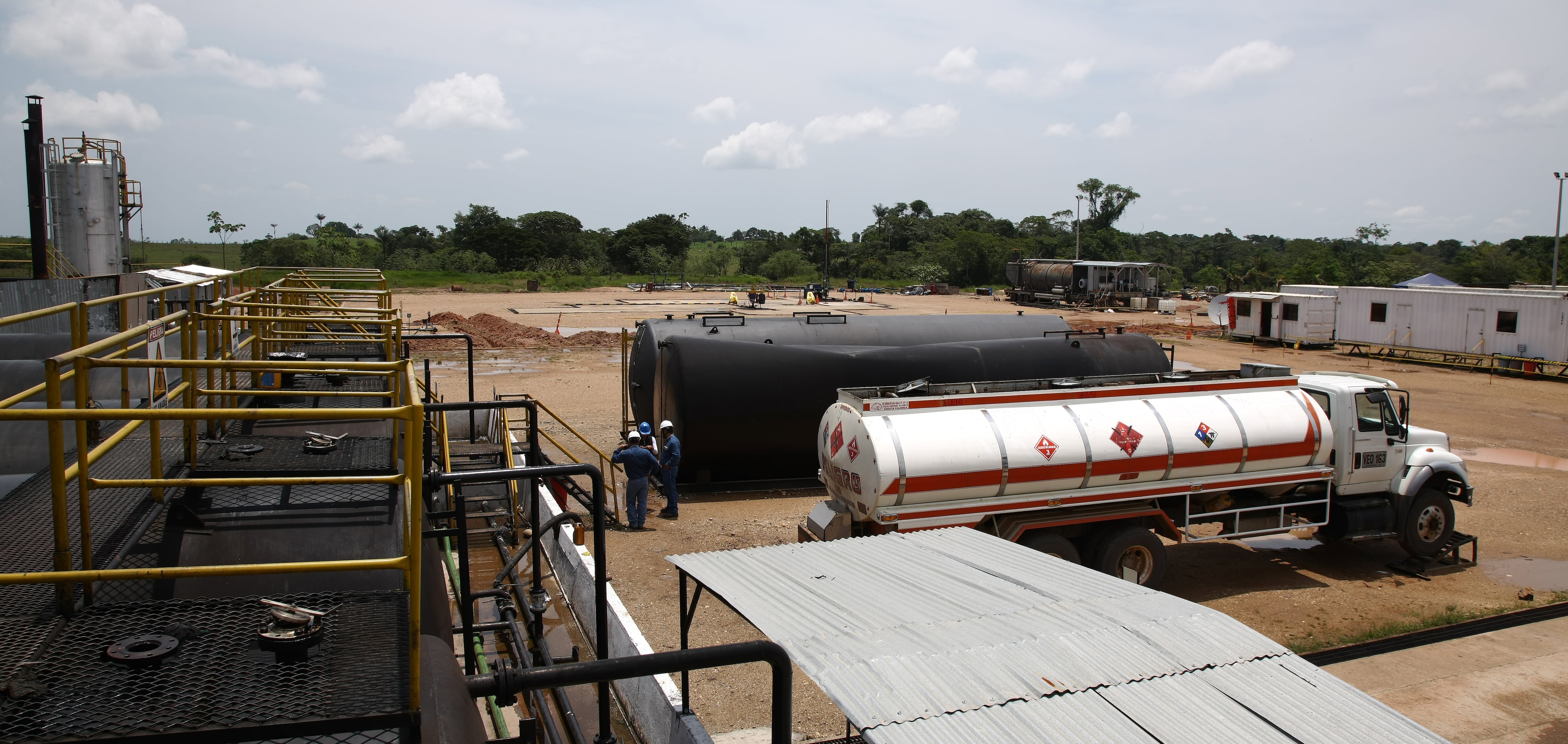 Planta de produccion de  petroleo Emerald Energy Plc hidrocarburos en el campo Capella  Los Pozos en San Vicente del Caguán 
Caquetá abril 2 2011 
foto Guillermo Torres Semana