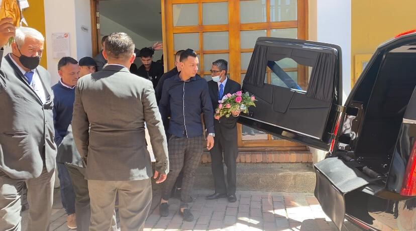 A primera hora de la ceremonia, el coche fúnebre arribó al lugar donde Trespalacios fue velada.
