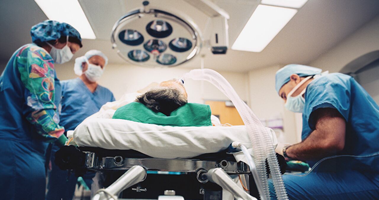 En clínicas clandestinas de diferentes ciudades de Colombia se están realizando procedimientos quirúrgicos a manos de médicos falsos. Hay alarma.