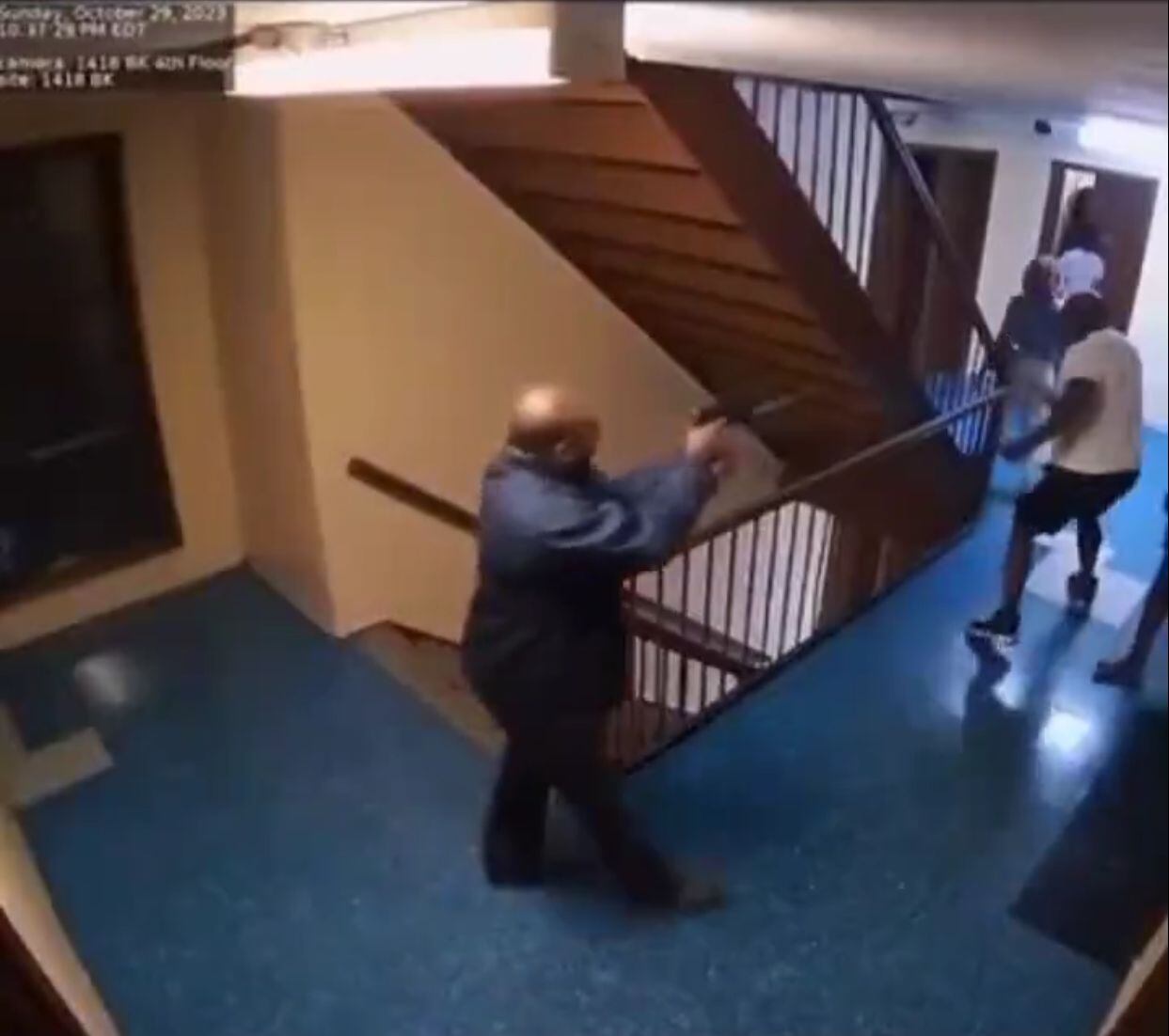 El hombre disparó primero contra el padre y después contra el hijastro quien intentaba huir