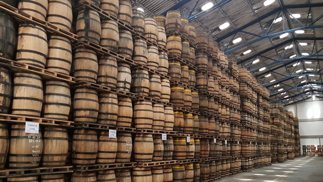 Bodegas de añejamiento de la Industria Licorera de Caldas.