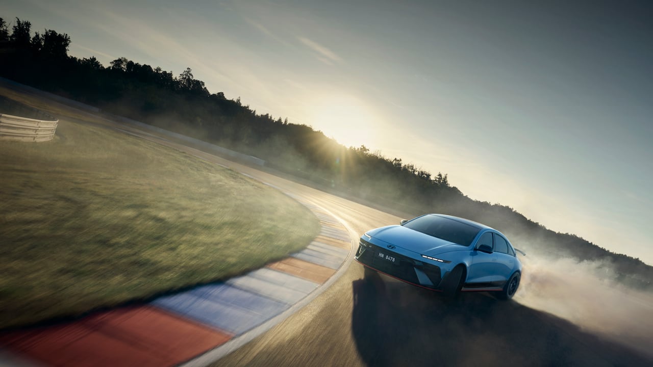 El Hyundai IONIQ 6 N debutó en el Festival de Velocidad de Goodwood, marcando un nuevo referente en los vehículos eléctricos de alto desempeño.