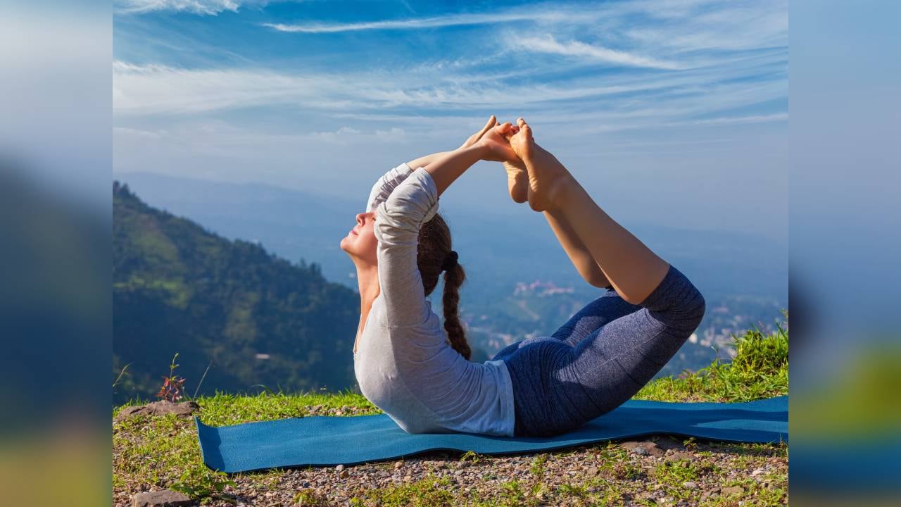Expertos recomiendan la postura del arco en toga para fortalecer el sistema inmunológico. Foto: GettyImages.