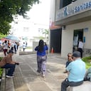 Cali: Desde el 15 de noviembre dejara de suministrar medicamentos a miles de usuarios de Sanitas debido a una millonaria deuda por parte de la EPS, ha generado preocupación en el país por parte de los afiliados. foto José L Guzmán. El País oct 31-23