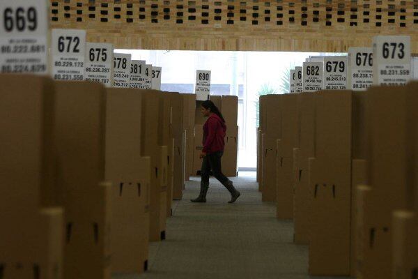 Quien haya sido elegido jurado de votación y designado como testigo electoral, deberá, por ley, cumplir con el primer encargo.