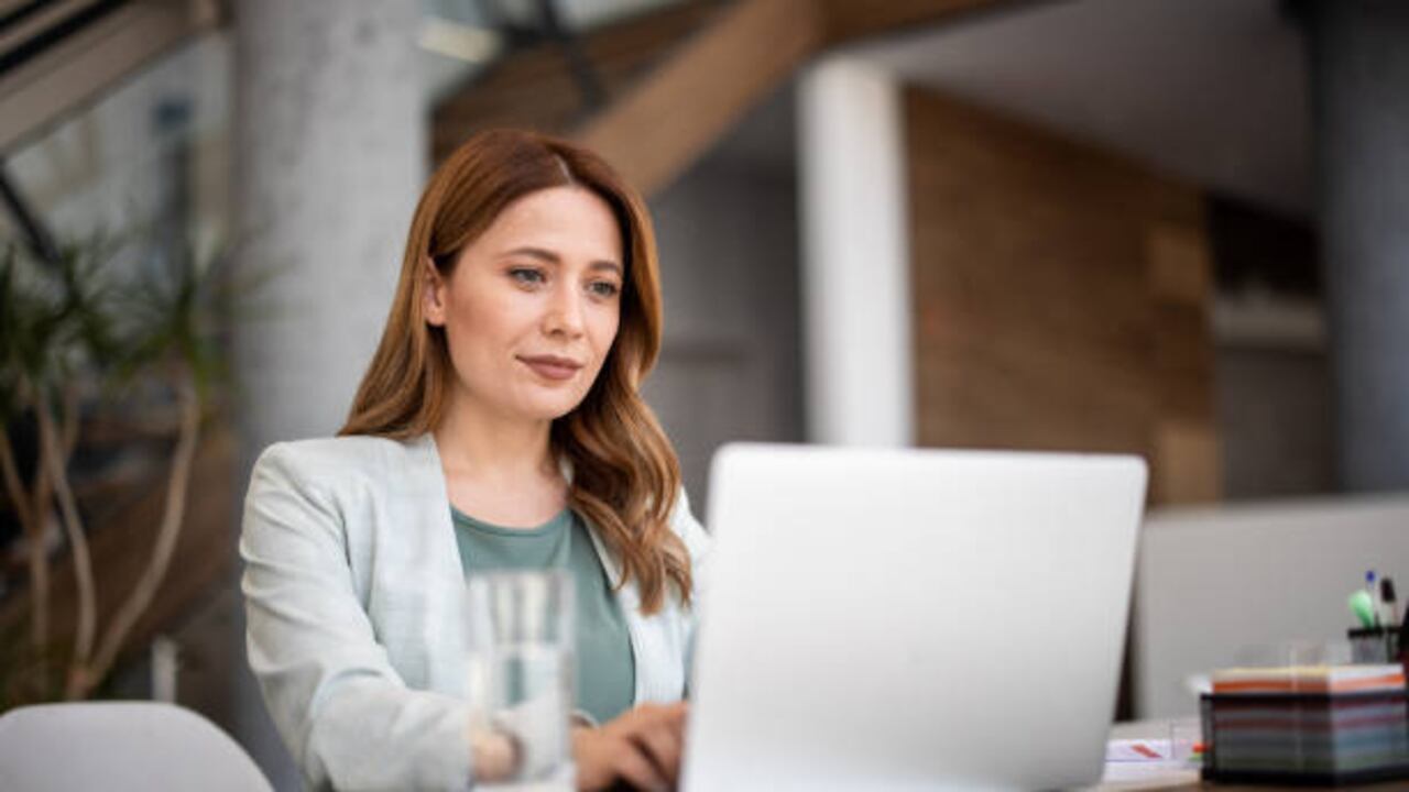 Plataformas especializadas como MenteApp acompañan a las empresas en la estructuración de programas de confirming