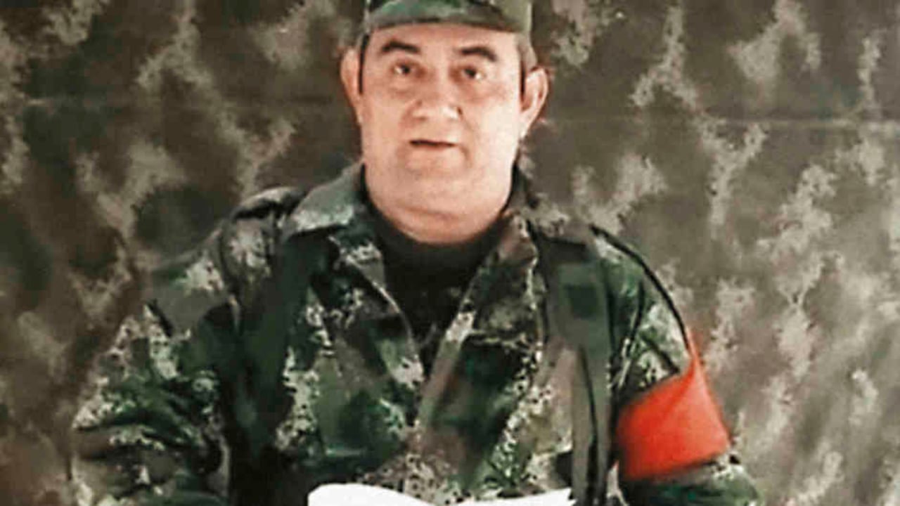 En 2018, el sometimiento del Clan del Golfo parecía un hecho. Alias Otoniel, su máximo jefe, apareció públicamente por primera vez, en un video en el que pedía la negociación. La estructura había llegado a ese punto tras recibir el duro golpe de la Operación Agamenón, liderada por la Policía. Esta produjo la captura de más de 3.000 supuestos delincuentes y la muerte de la mayoría de los jefes del grupo.