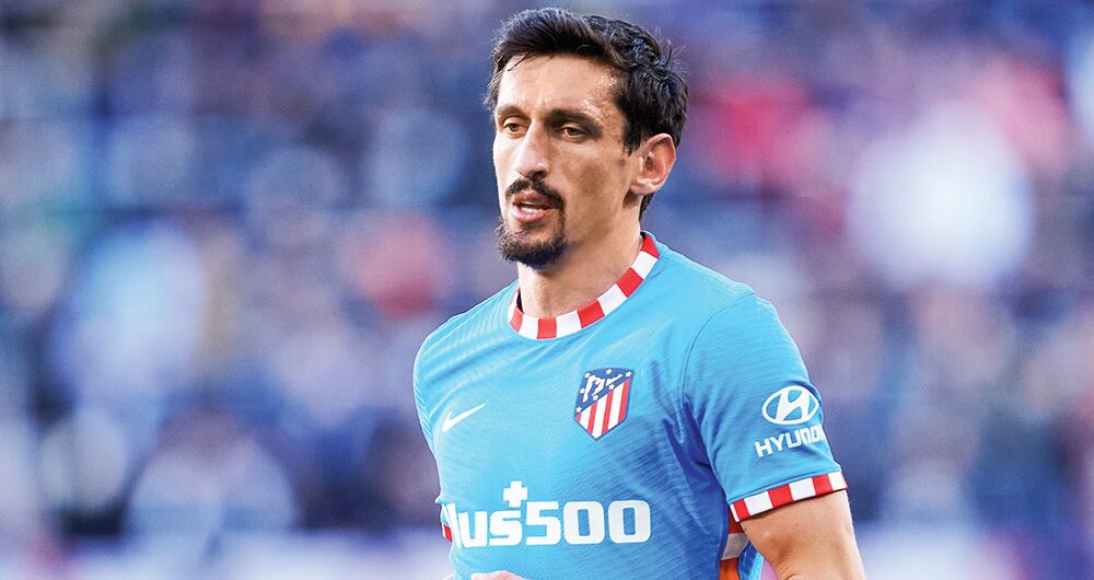 Es internacional absoluto por la selección de Montenegro desde 2010.